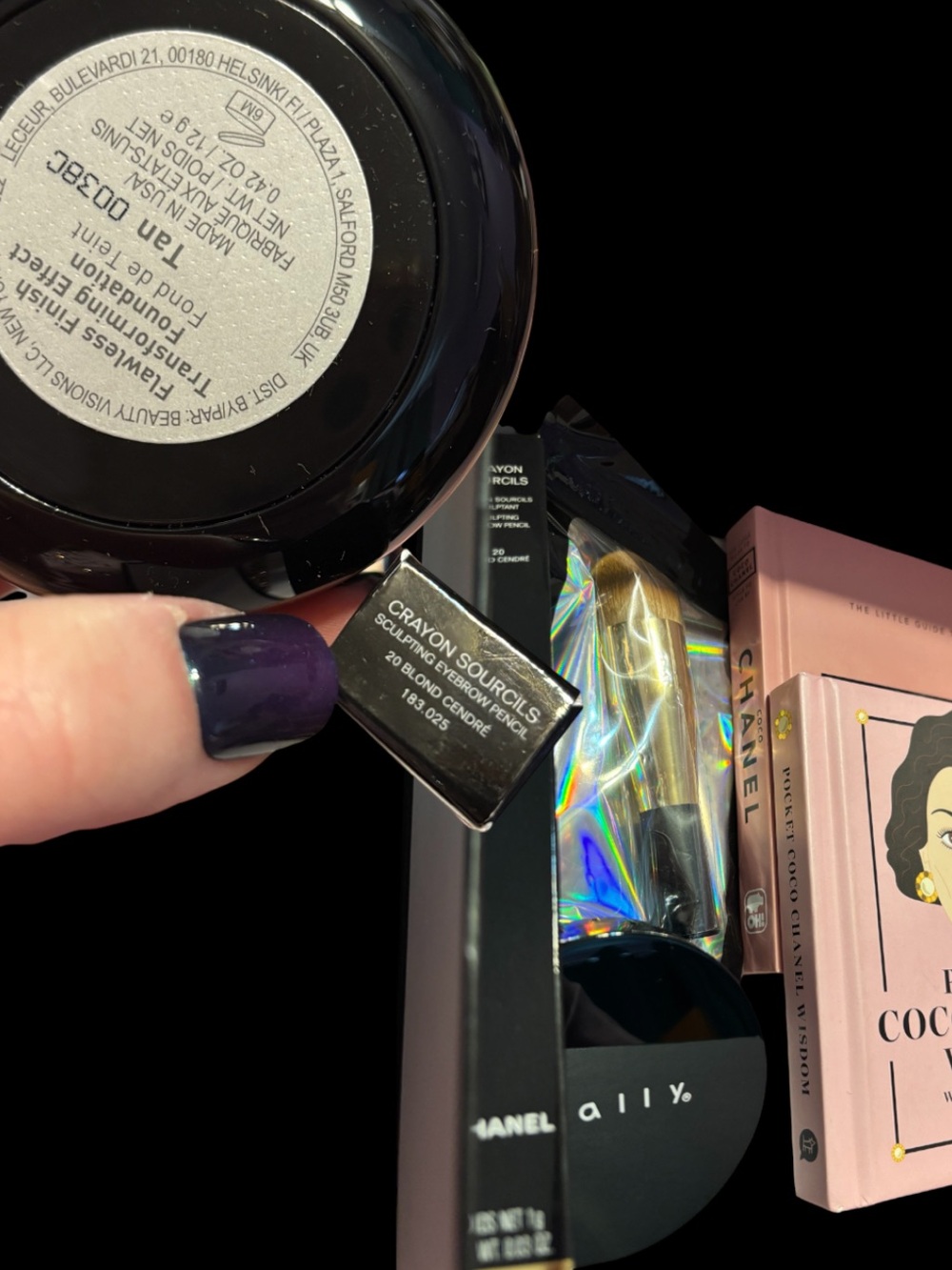 CHANEL gift set - 2 books, full size brown pencil, stickers, box, brush & maely - Picture 2 of 2